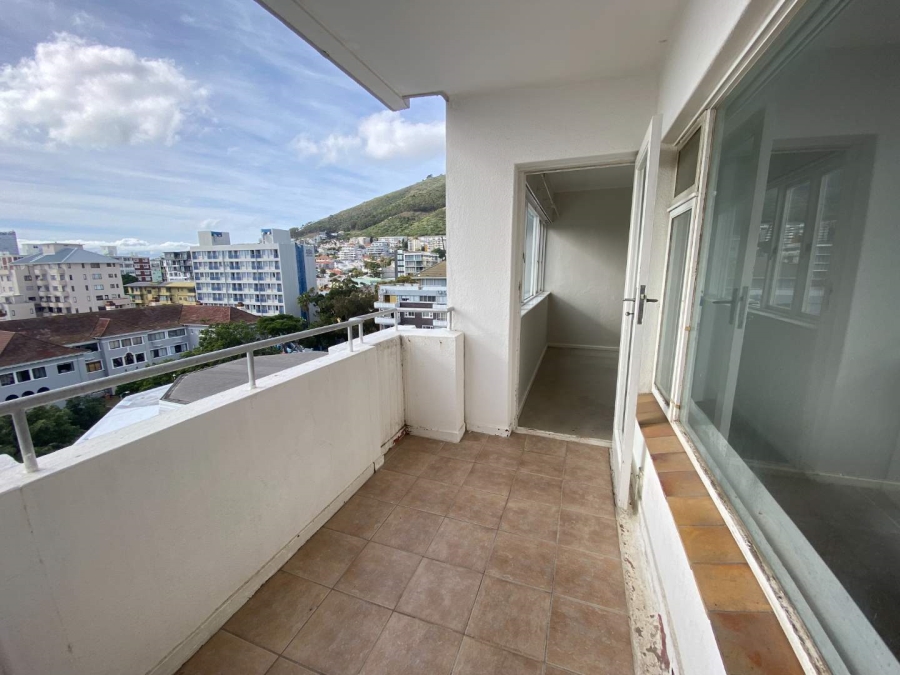 1 Bedroom Property for Sale in Sea Point Western Cape